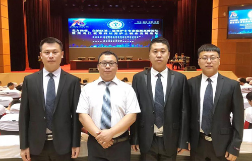 在线德州扑克网
受邀参加男护士发展高峰论坛