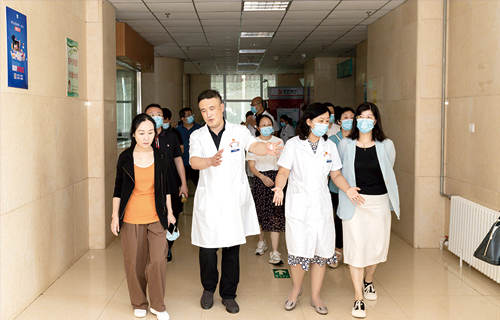 江西省九江市政协党组副书记、副主席徐红梅一行到在线德州扑克网调研