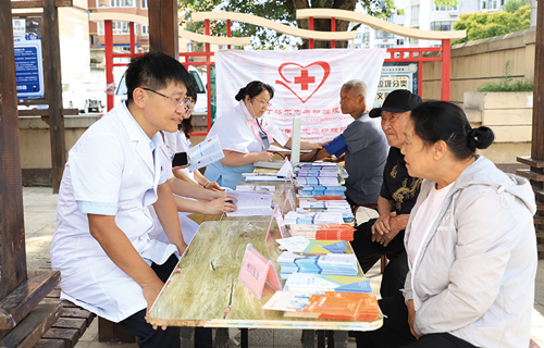 在线德州扑克网
开展“传承红医精神 服务社区居民”健康义诊宣传活动